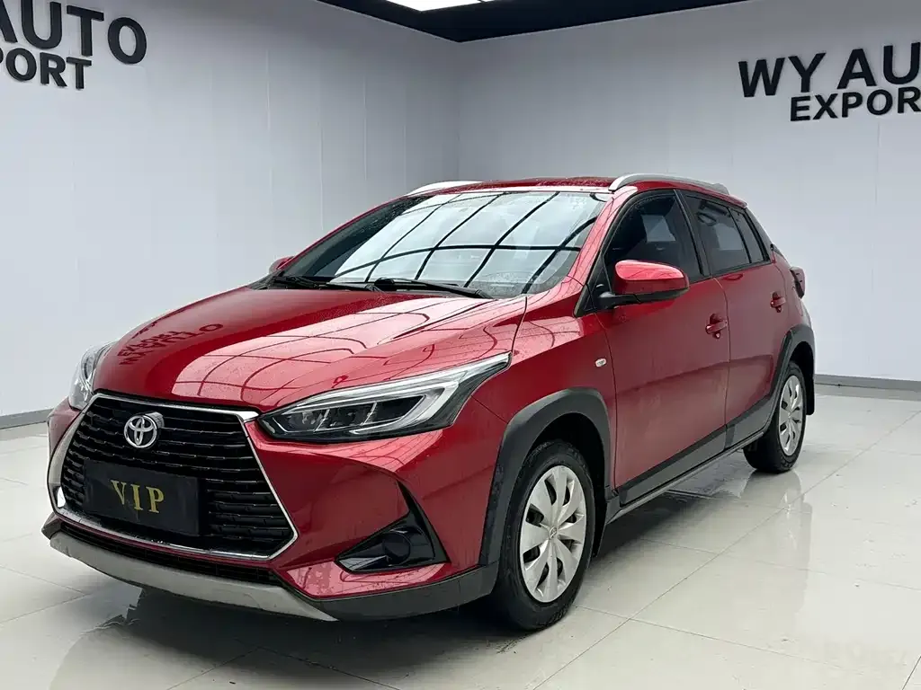 Toyota Yaris L — фото 1