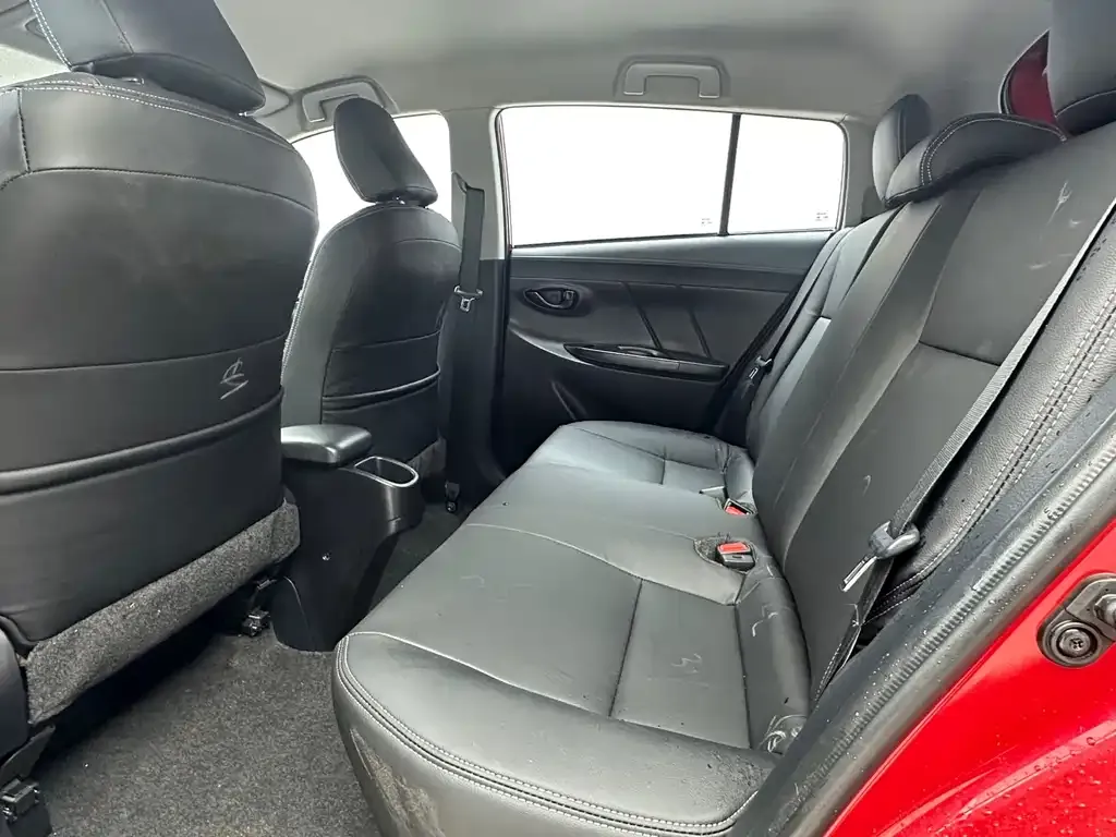 Toyota Yaris L — фото 3