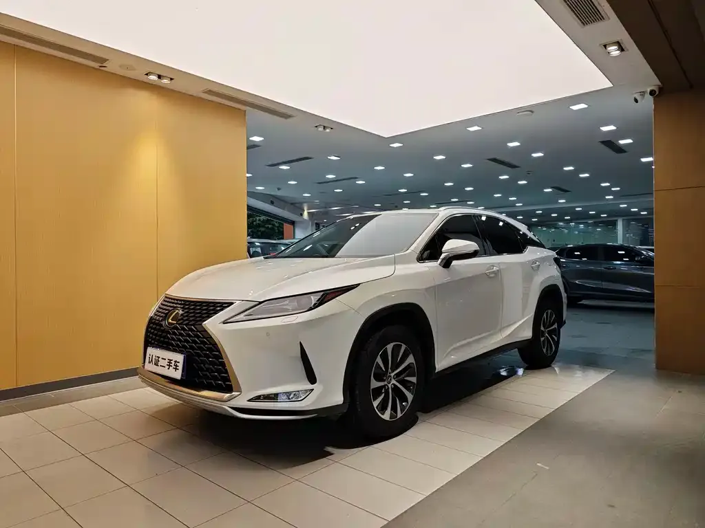 Lexus RX — фото 1