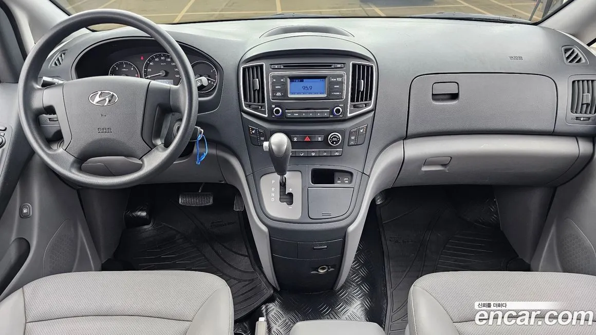 Hyundai Starex — фото 10