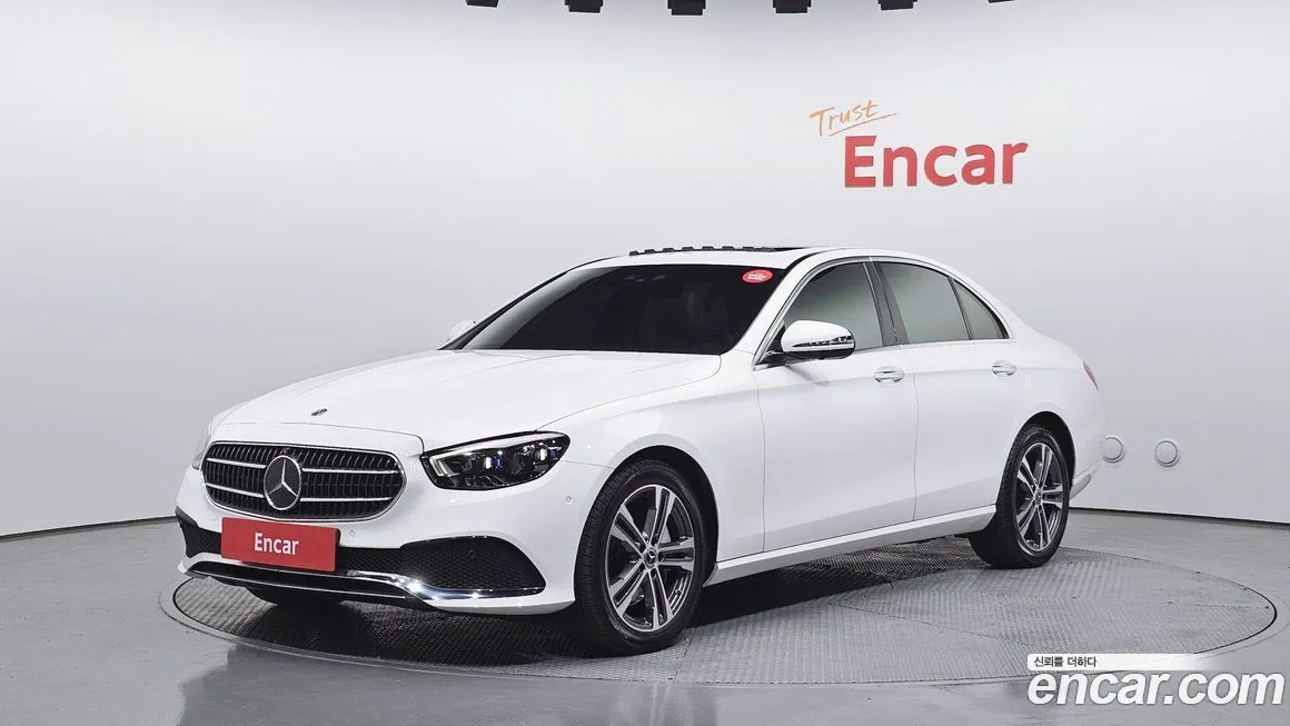 Mercedes-Benz E-Class — фото 1
