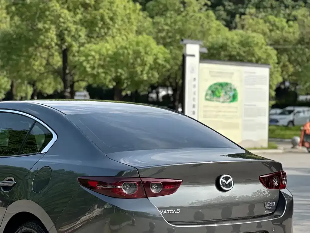 Mazda 3 Axela — фото 3