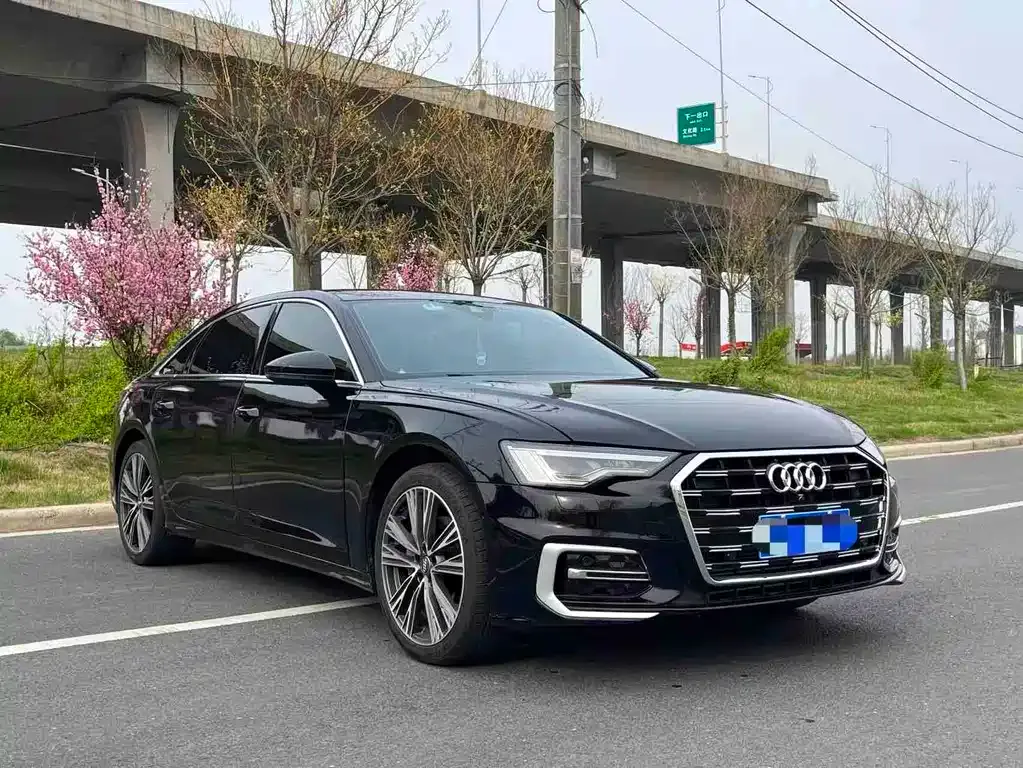 Audi A6L — фото 1