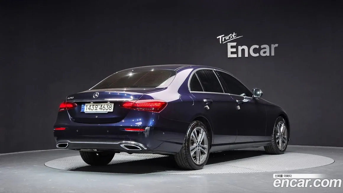 Mercedes-Benz E-Class — фото 2