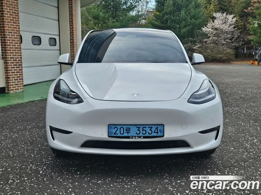 Tesla Model Y — фото 1