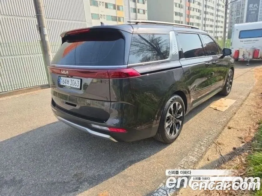 Kia Carnival — фото 10