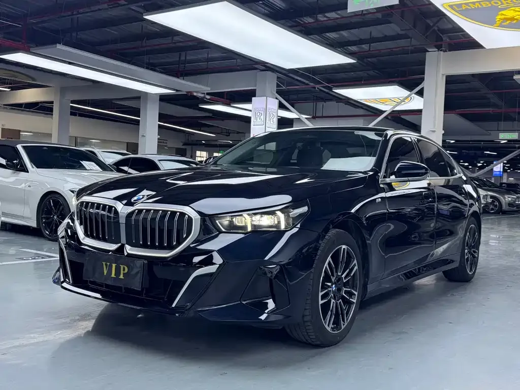 BMW 5 Series — фото 1