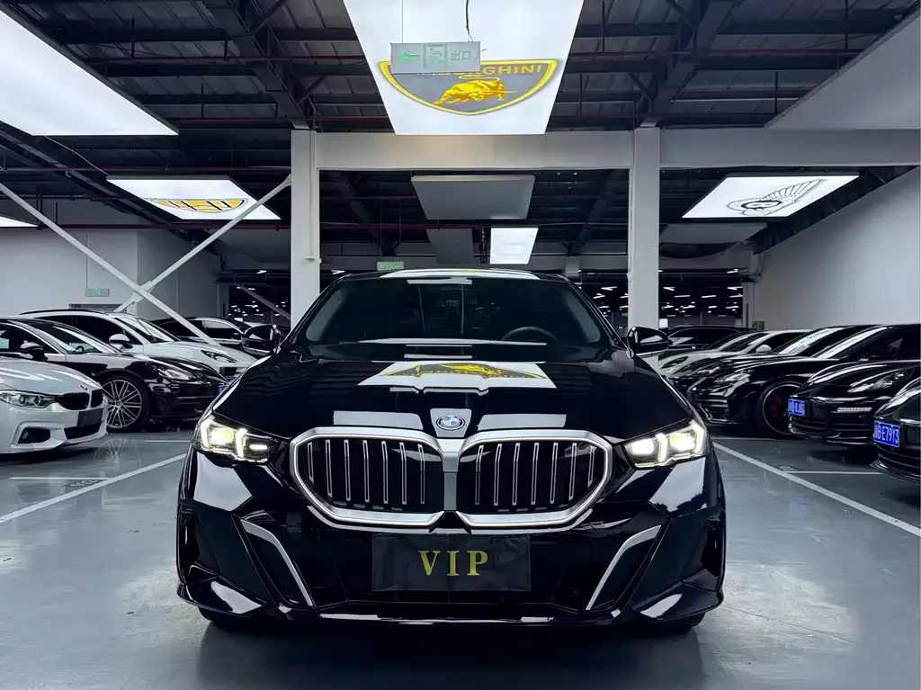 BMW 5 Series — фото 10