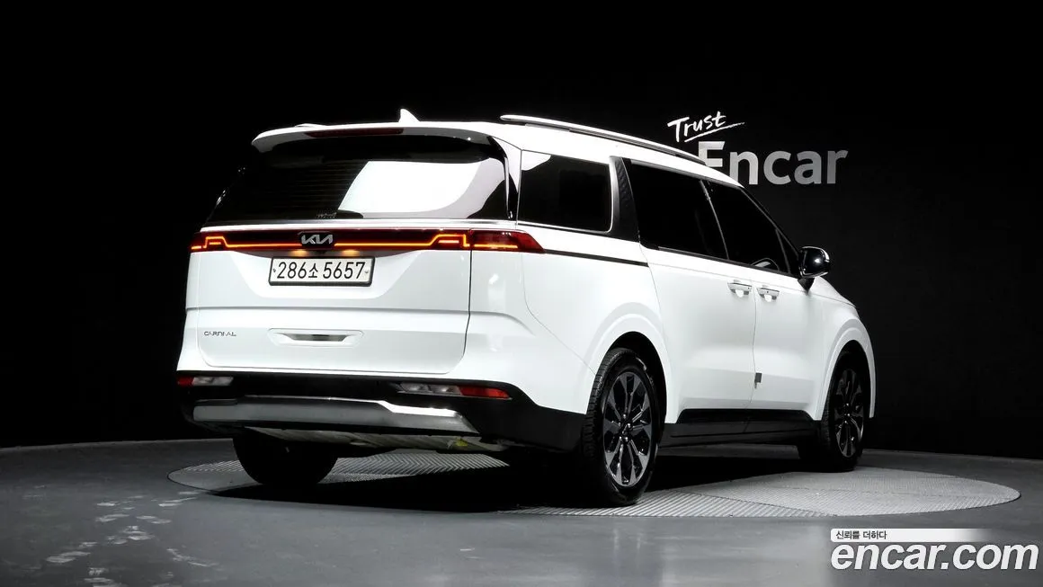 Kia Carnival — фото 8