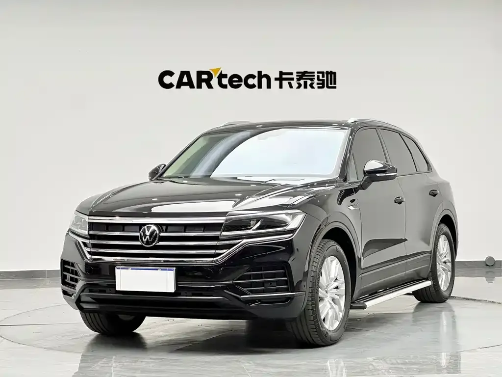 Volkswagen Touareg — фото 1
