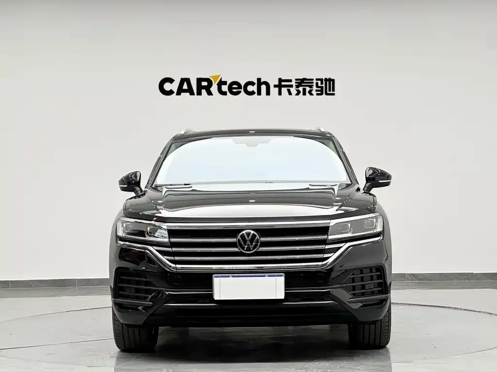 Volkswagen Touareg — фото 8