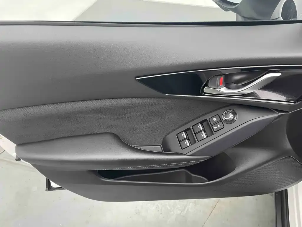 Mazda CX-4 — фото 8
