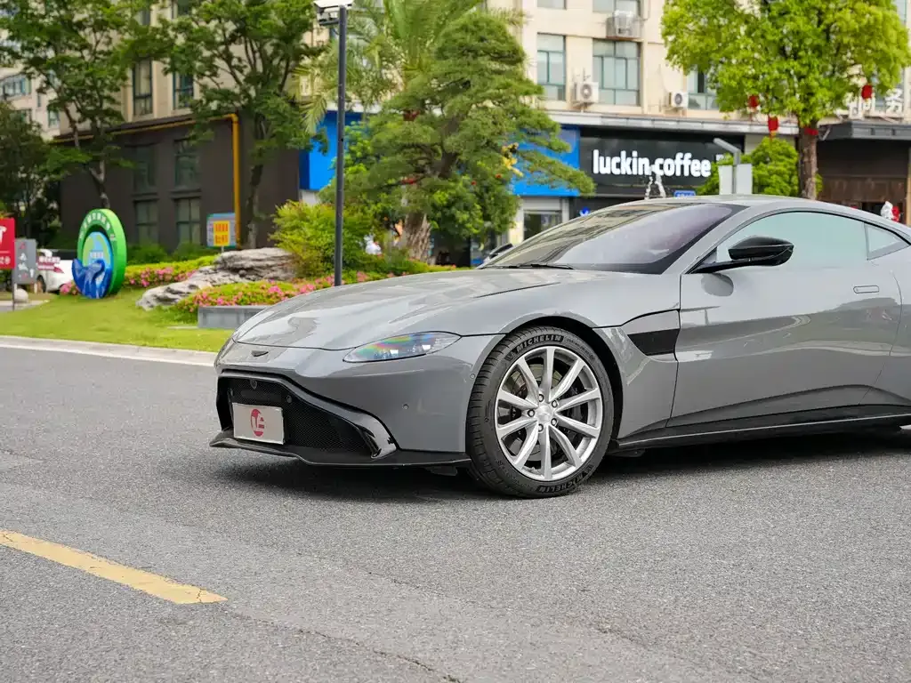 Aston Martin V8 Vantage — фото 5