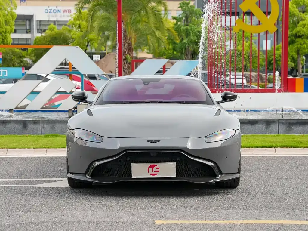 Aston Martin V8 Vantage — фото 6