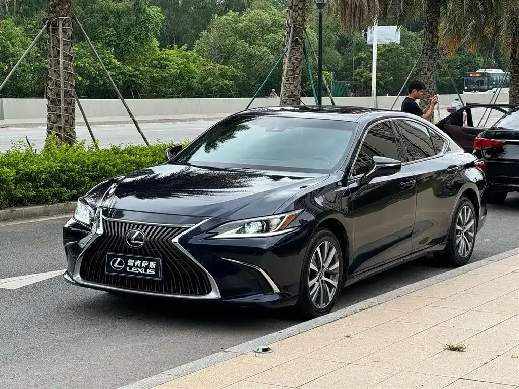 Lexus ES — фото 1