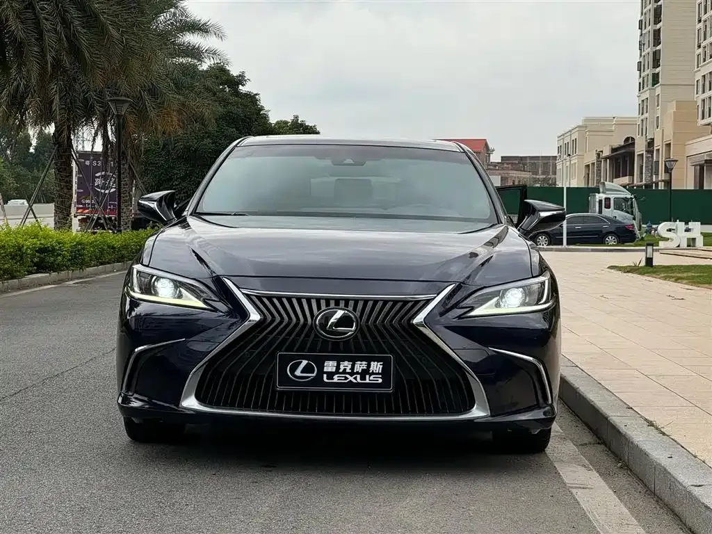 Lexus ES — фото 8