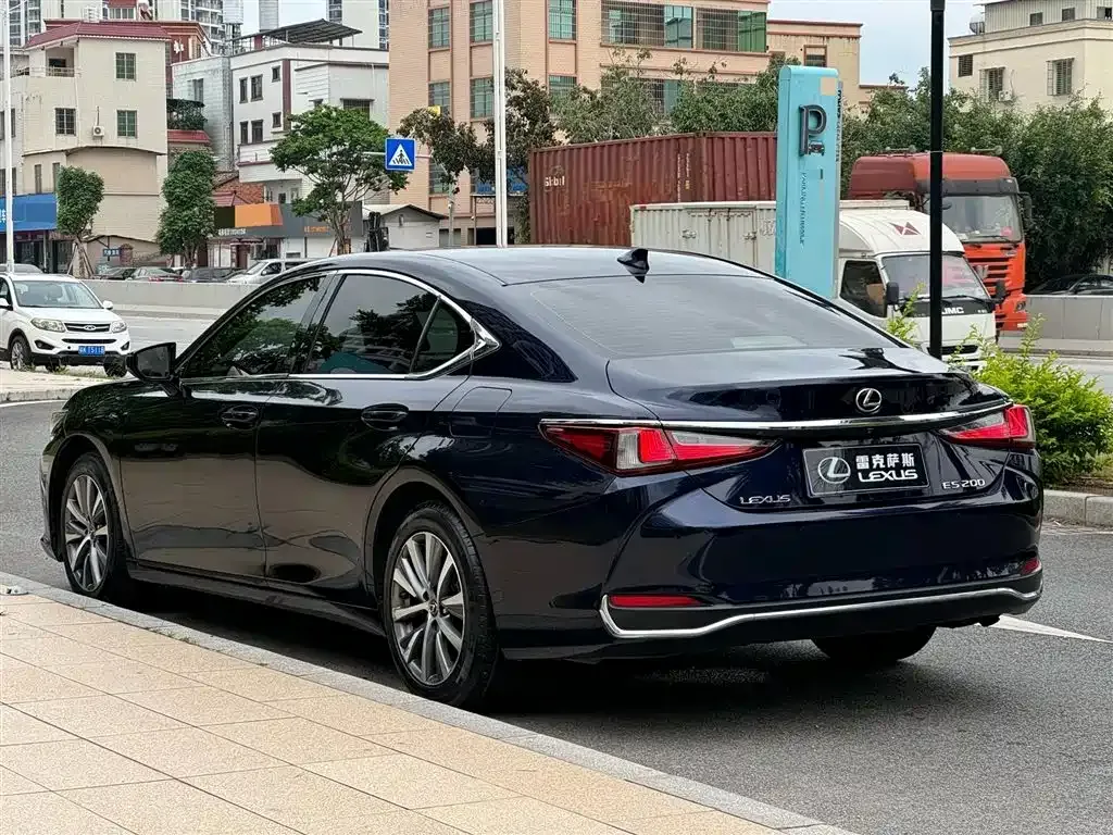 Lexus ES — фото 6