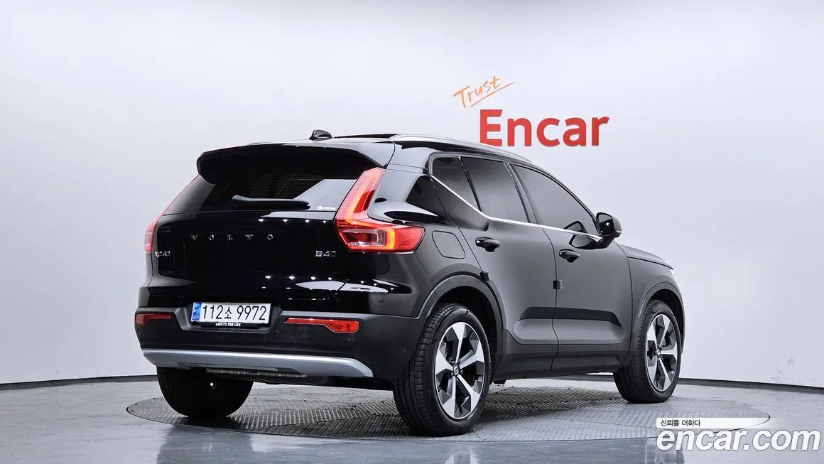 Volvo XC40 — фото 4