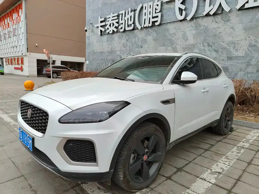 Jaguar E-PACE — фото 1
