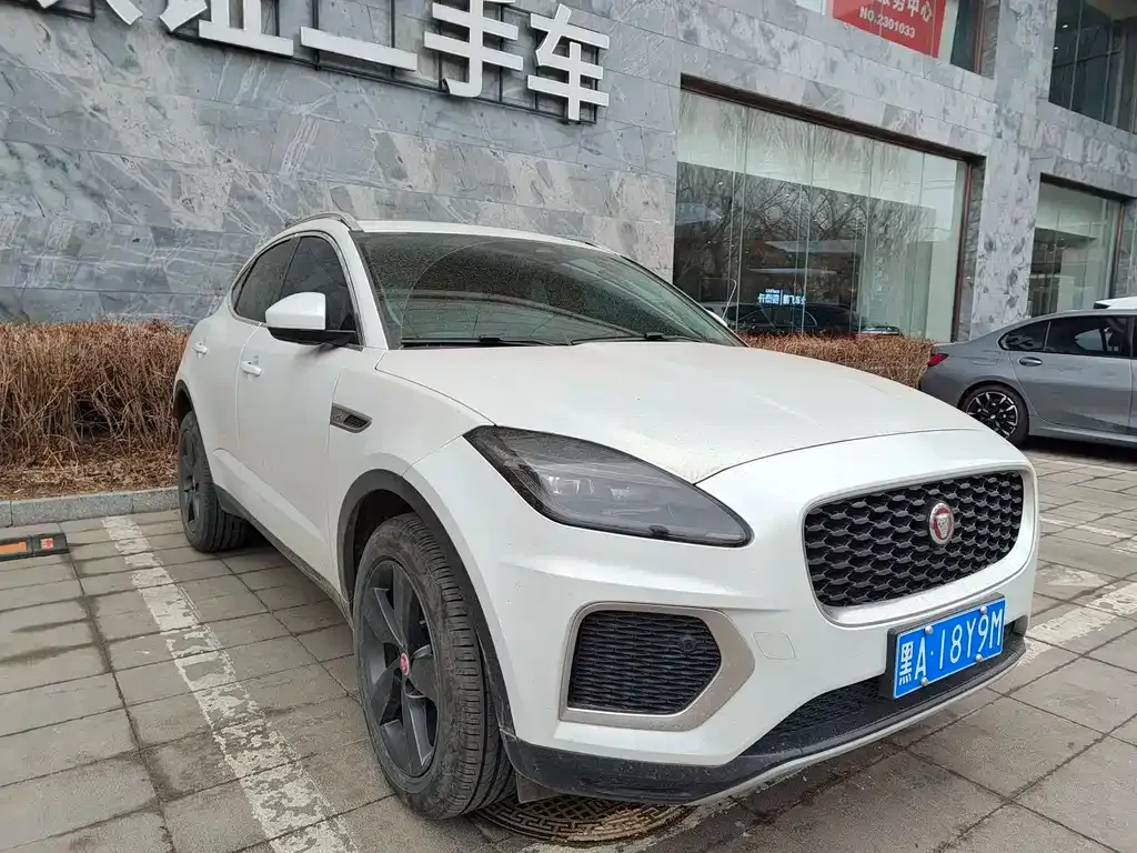 Jaguar E-PACE — фото 2
