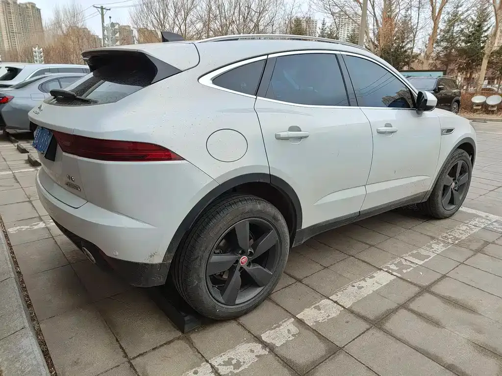 Jaguar E-PACE — фото 4