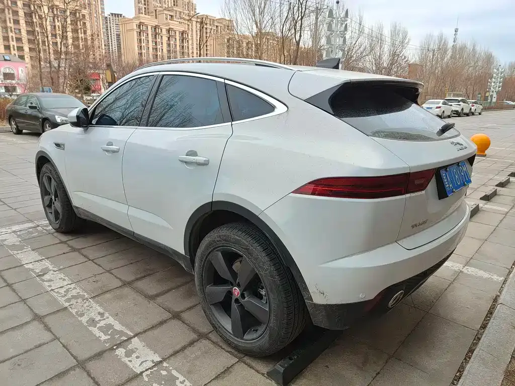 Jaguar E-PACE — фото 5