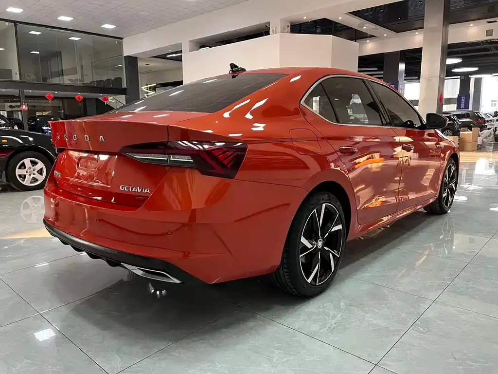 Skoda Octavia — фото 9