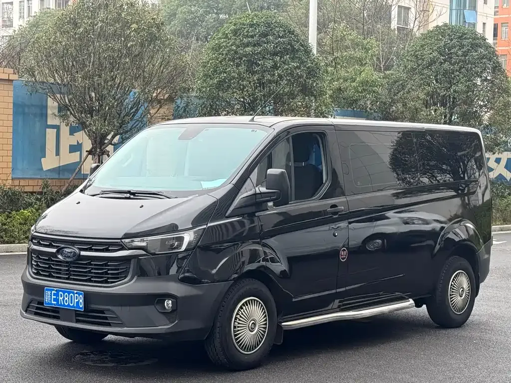 Ford Transit — фото 1