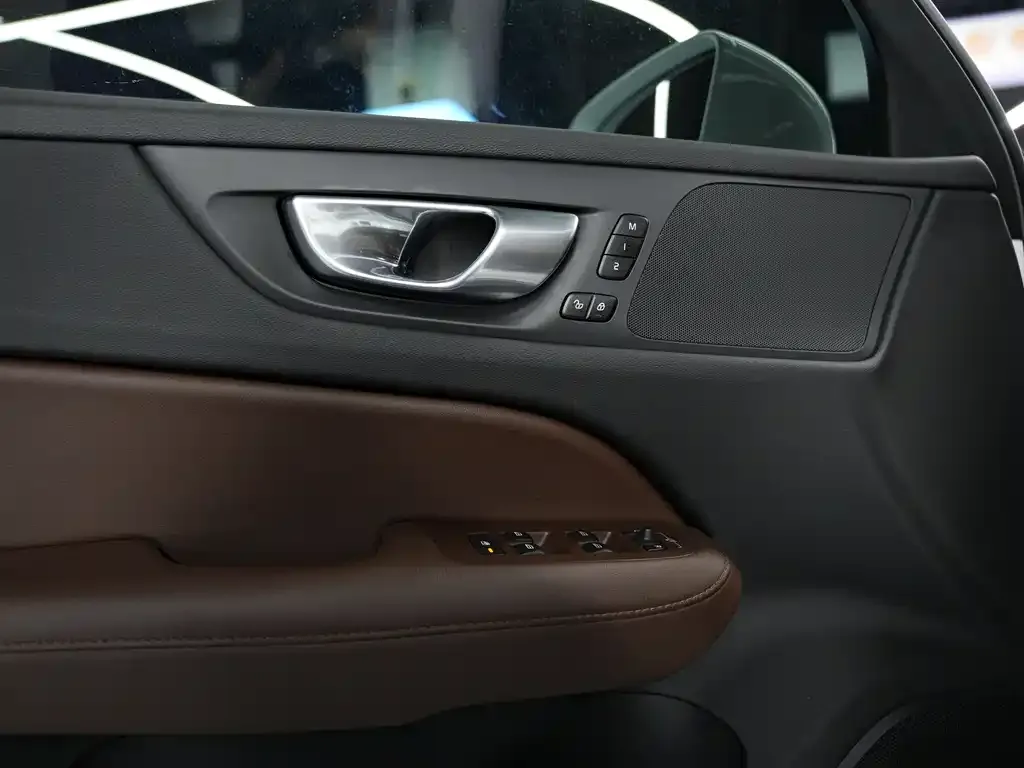 Volvo S60 — фото 10