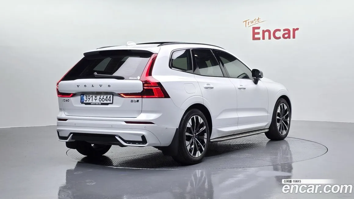 Volvo XC60 — фото 3