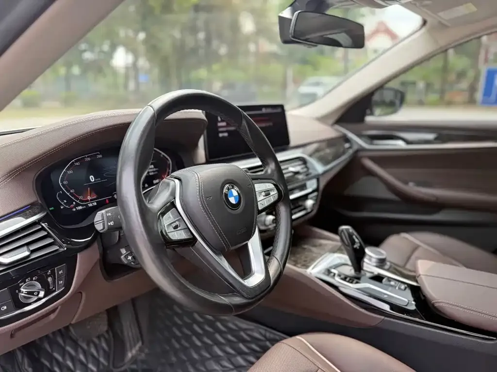 BMW 5 Series — фото 10
