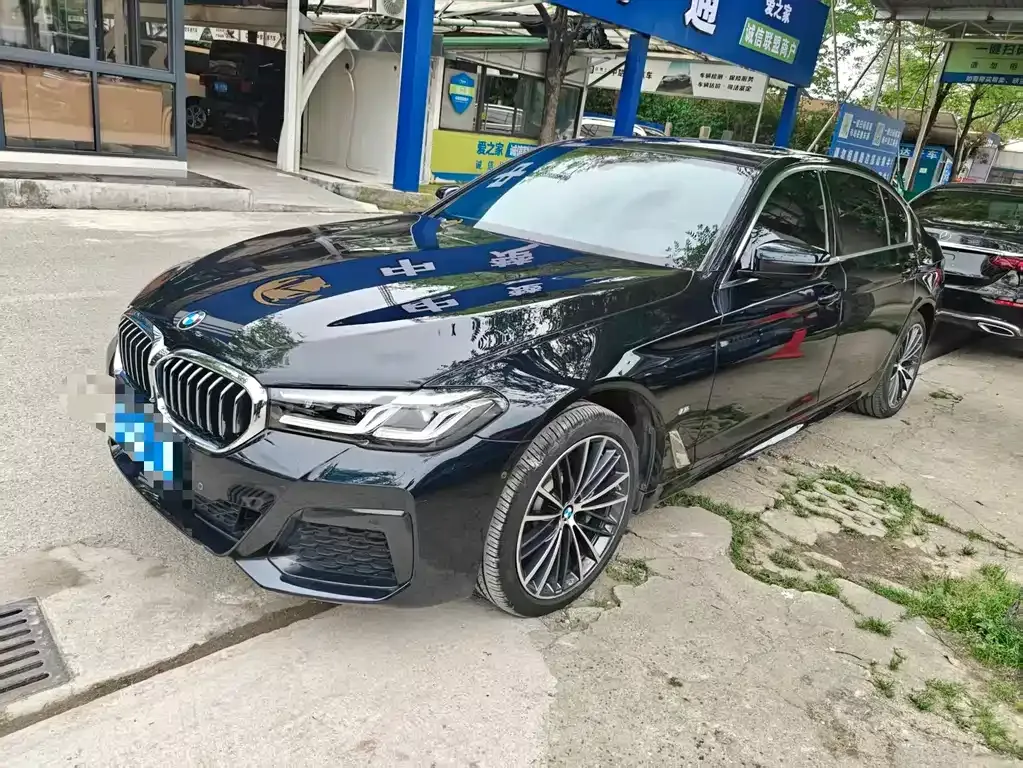 BMW 5 Series — фото 1