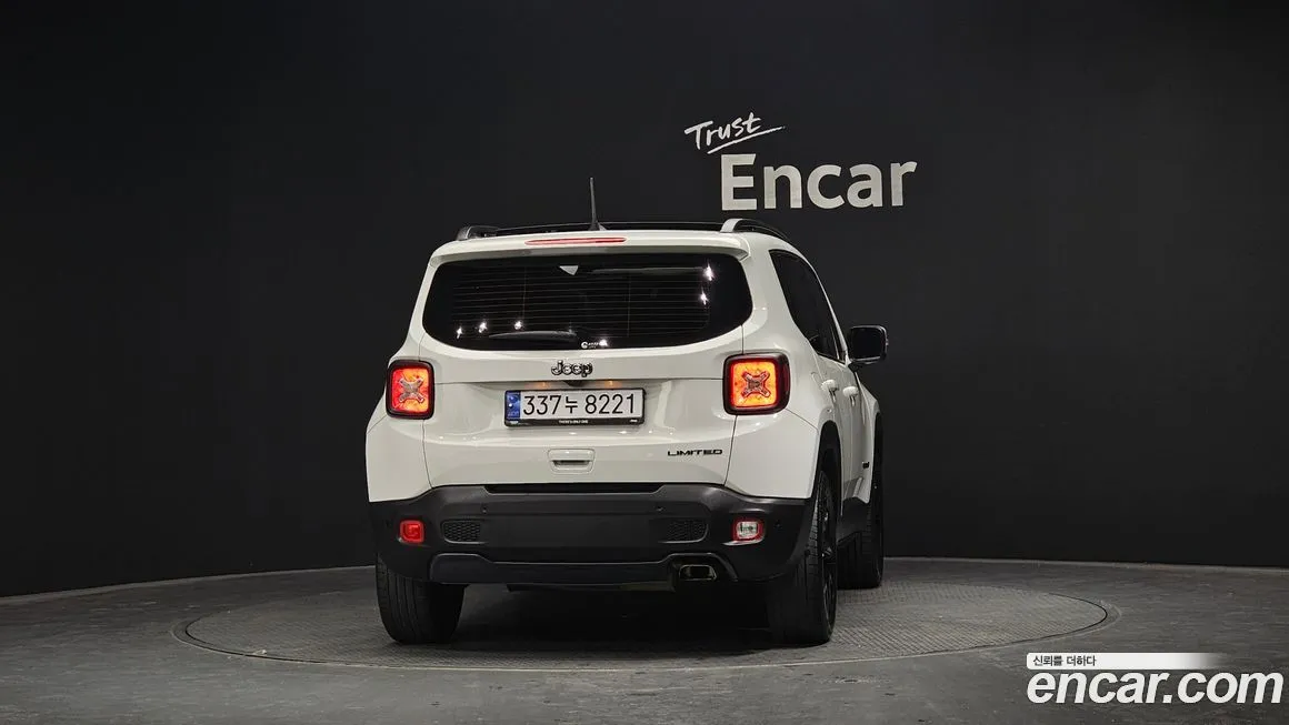 Jeep Renegade — фото 3