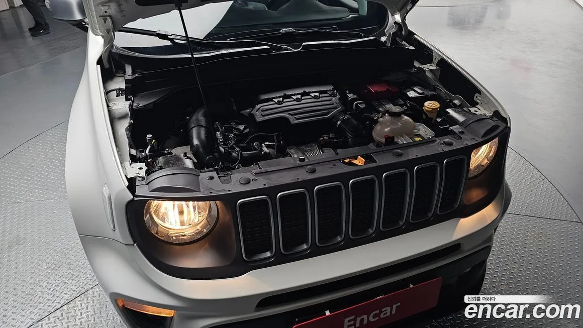 Jeep Renegade — фото 2