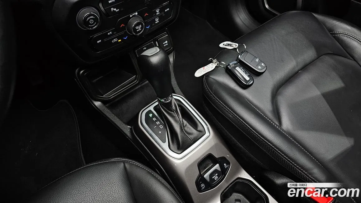Jeep Renegade — фото 10