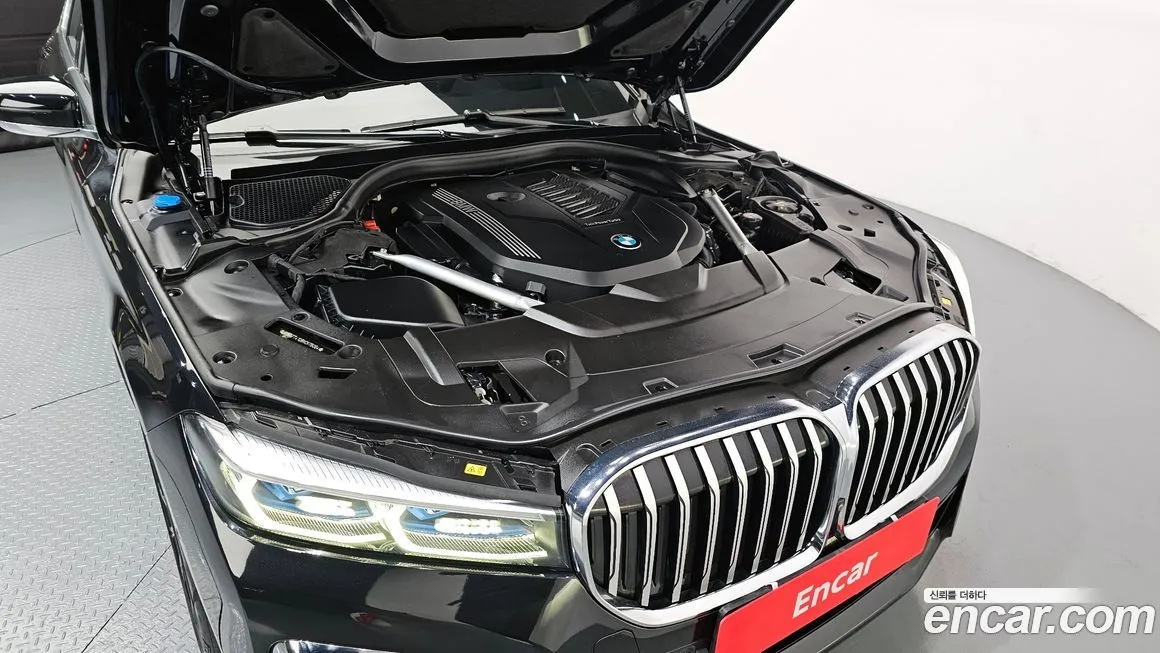 BMW 7-Series — фото 10