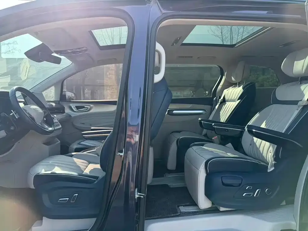 Roewe iMAX8 — фото 8