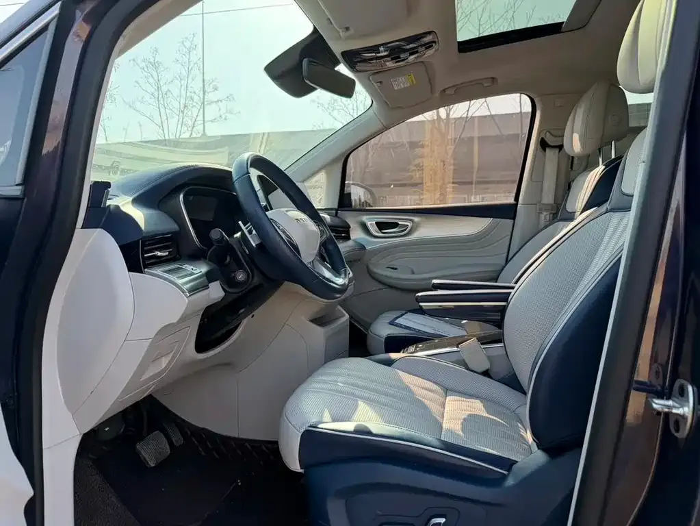 Roewe iMAX8 — фото 10