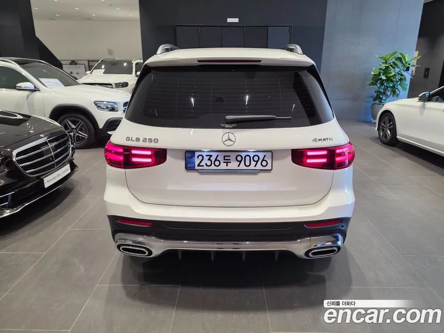 Mercedes-Benz GLB-Class — фото 9