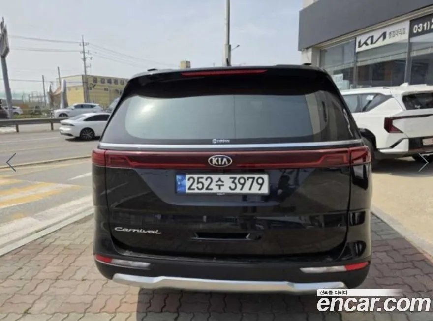 Kia Carnival — фото 8