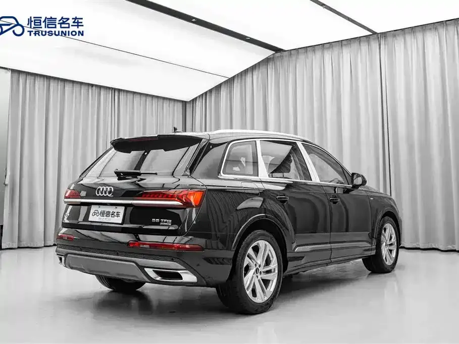 Audi Q7 — фото 10