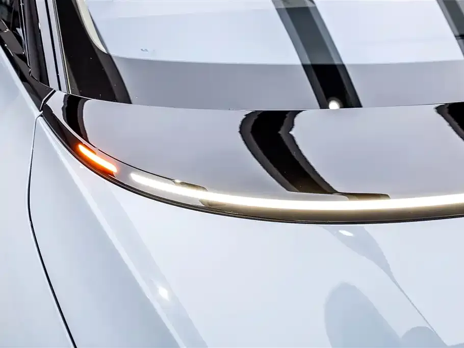 Li Auto i8 — фото 6
