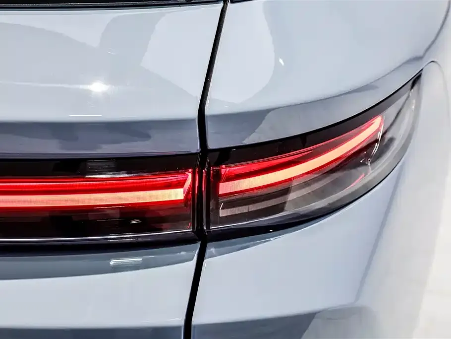Li Auto i8 — фото 10