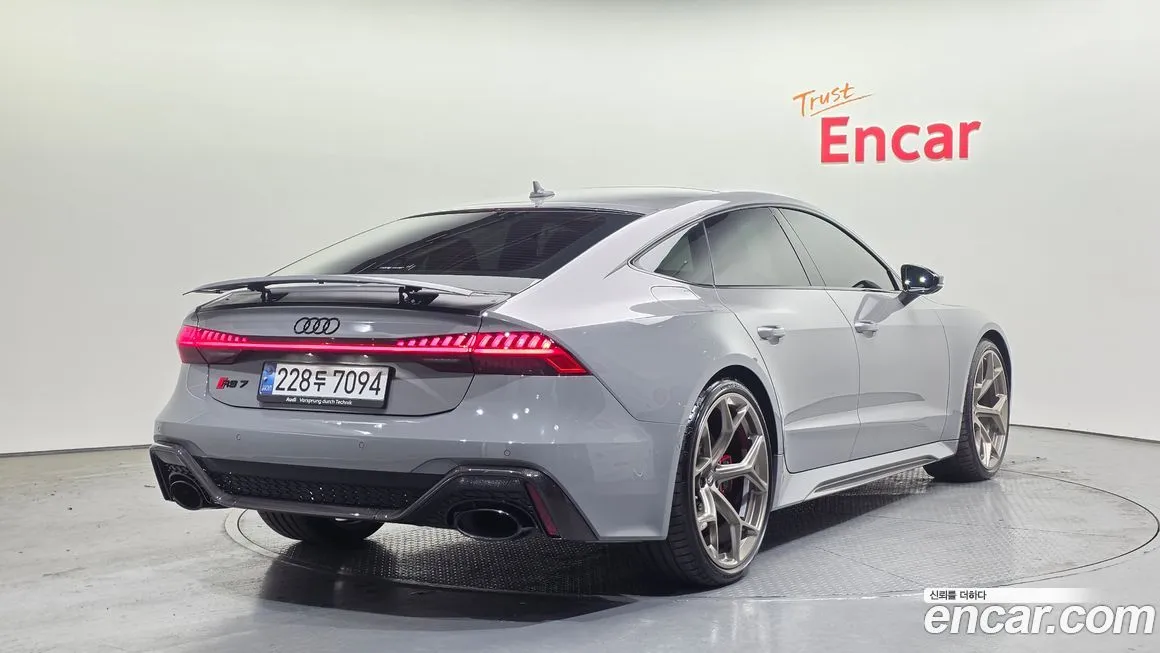 Audi RS7 — фото 6