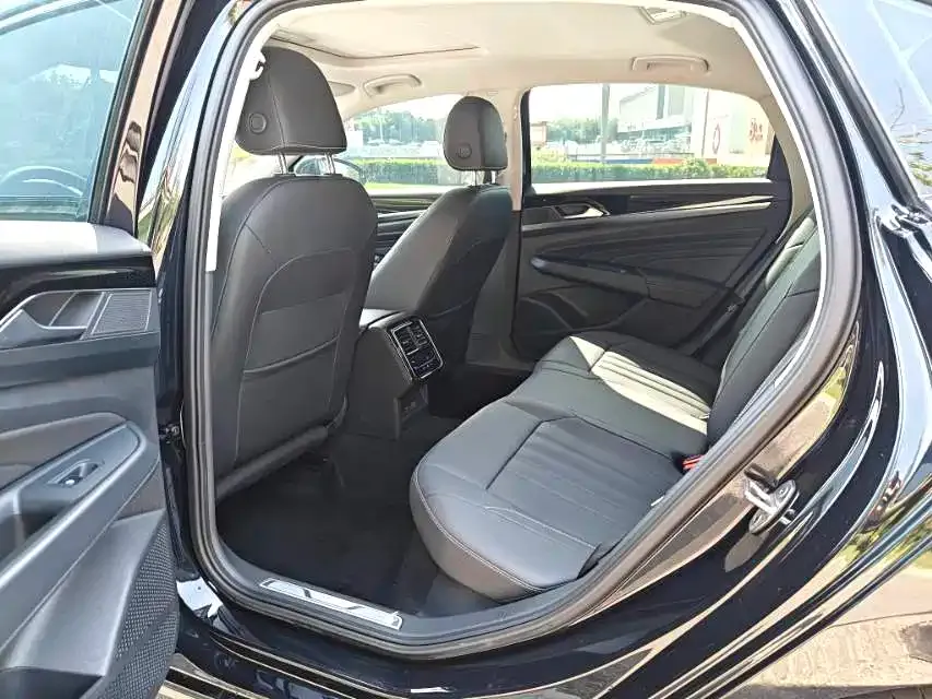 Volkswagen Passat New Energy — фото 9