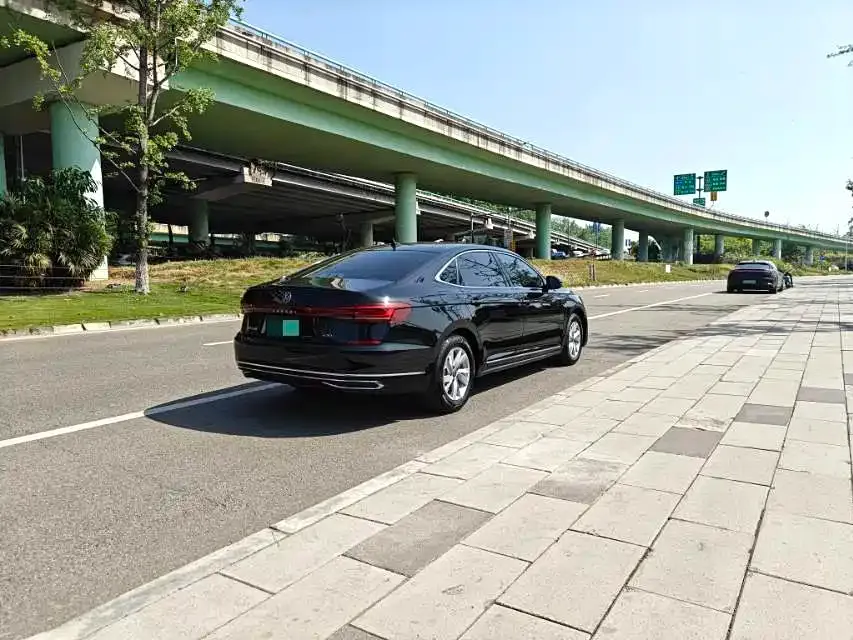 Volkswagen Passat New Energy — фото 2