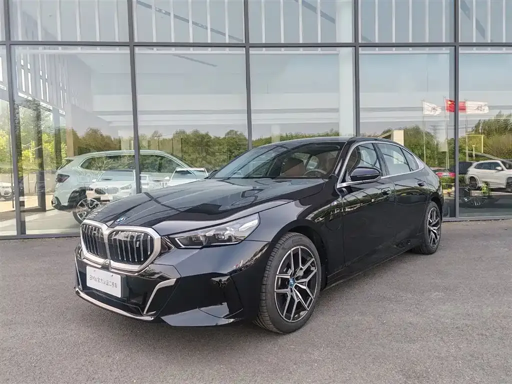 BMW i5 — фото 1