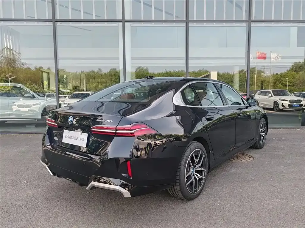 BMW i5 — фото 10