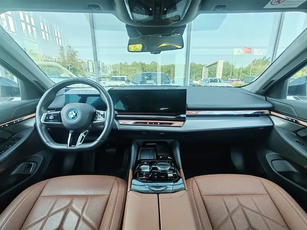 BMW i5 — фото 6