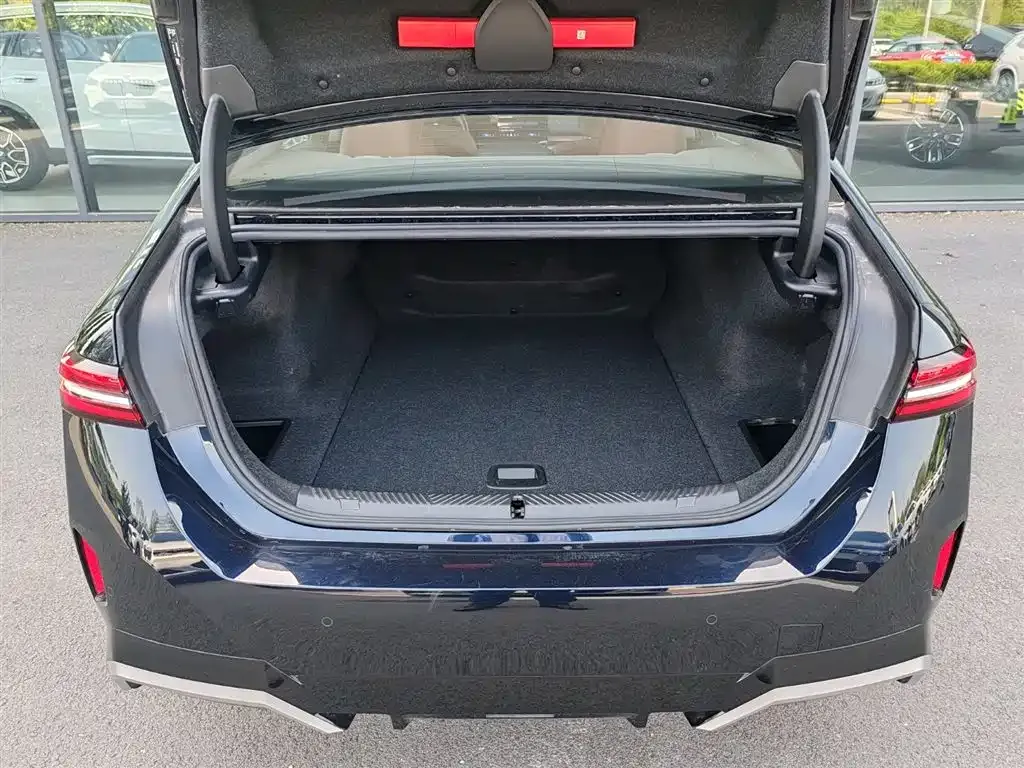 BMW i5 — фото 9